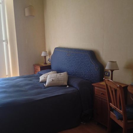 B&B Bonapace Portanolana Neapel Rum bild