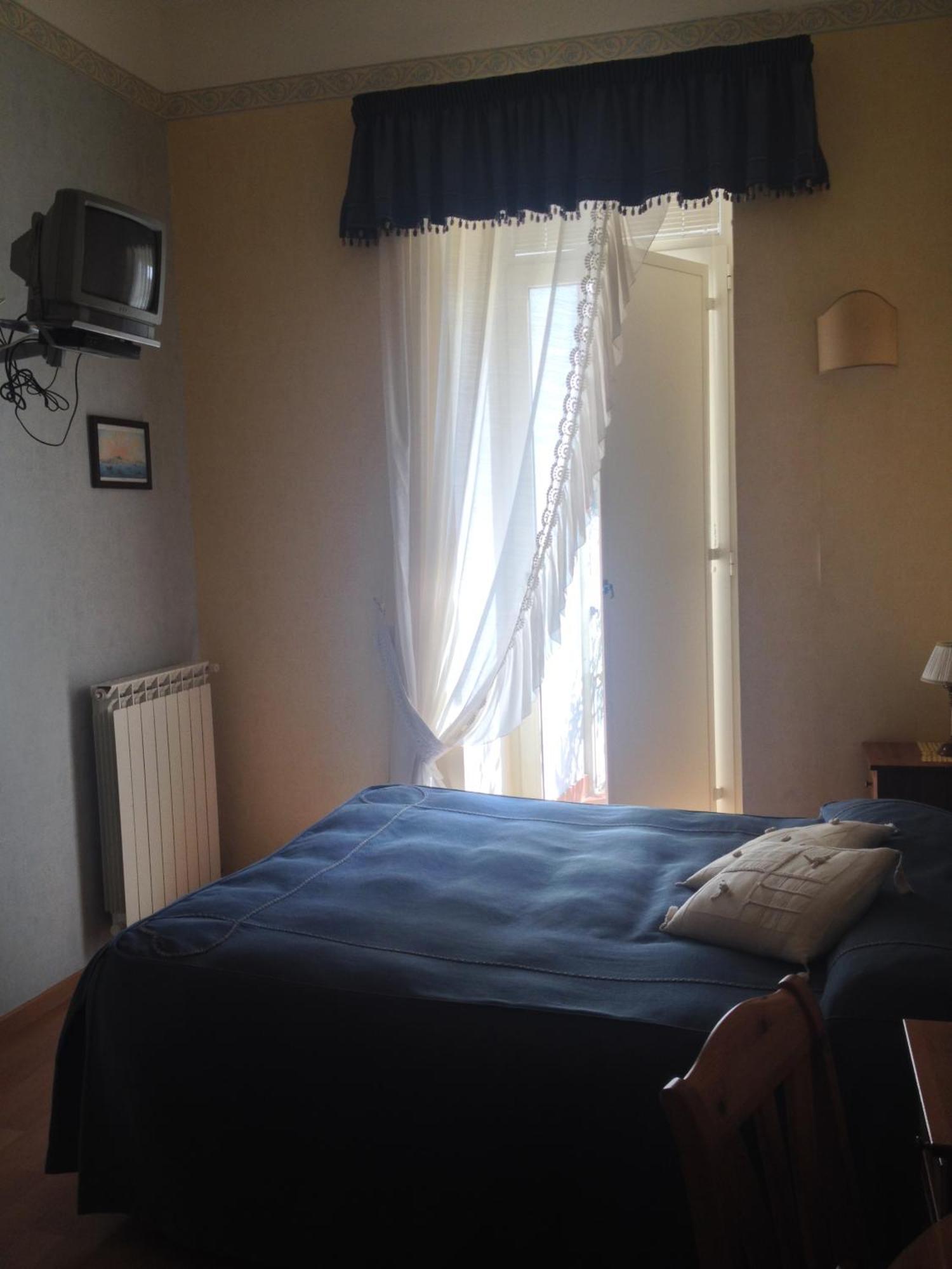 B&B Bonapace Portanolana Neapel Rum bild